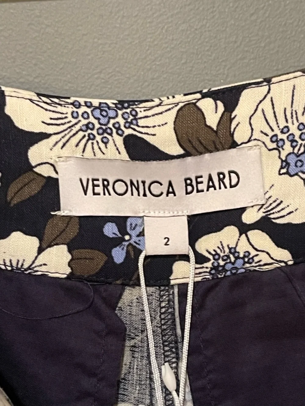 Veronica Beard Babine Navy‎ Floral Pleated Shorts Size 2 NWT $328 Retail
